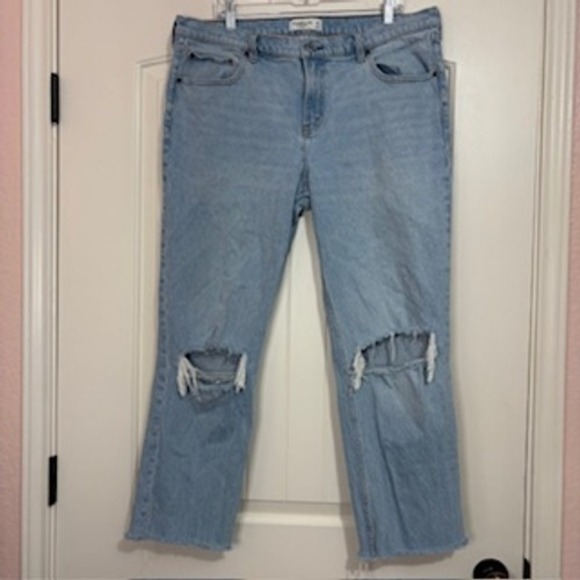 Abercrombie & Fitch Denim - Abercrombie & Fitch 90s Straight Mid Rise Distressed Jeans Light Wash Blue 33 L